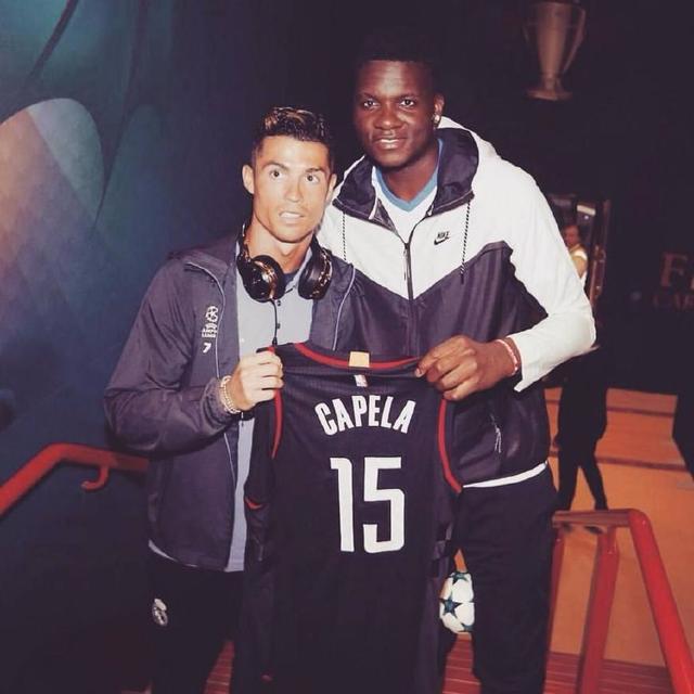 范戴克：萨拉赫？他马上要去踢非洲杯，对我们来说没什么变化（范戴克：萨拉赫将征战非洲杯，我们照常前进）