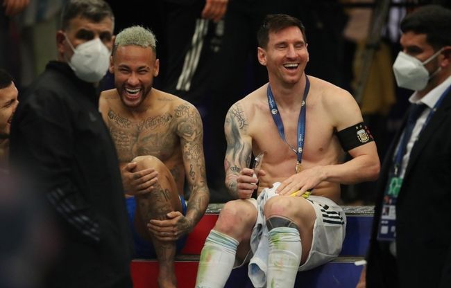 杜加利奇庆祝保级：面临压力阻碍各种问题，我们最终战胜一切（杜加利奇：顶住重压化解阻碍，最终成功保级）