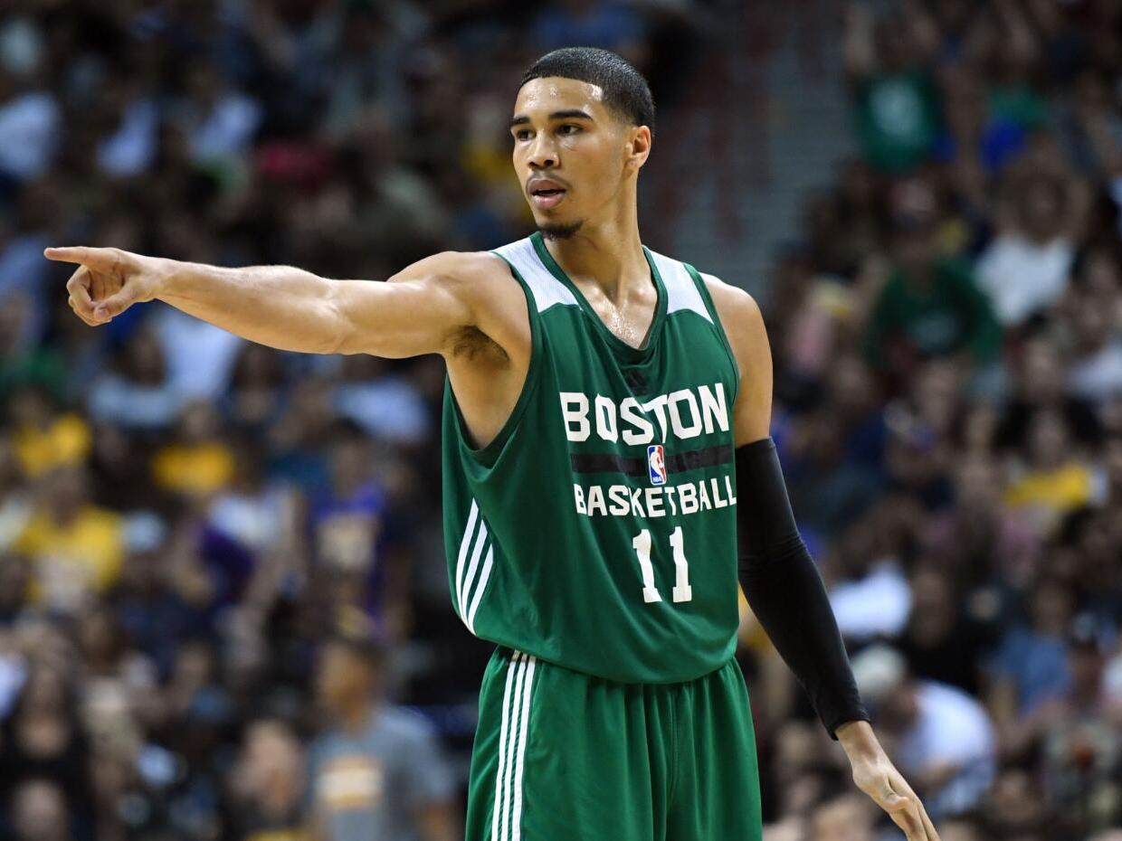 西媒：苏契奇一只脚已踏出皇社大门，球队愿意直接出售他（西媒：苏契奇离队在即，皇社愿直接将其出售）