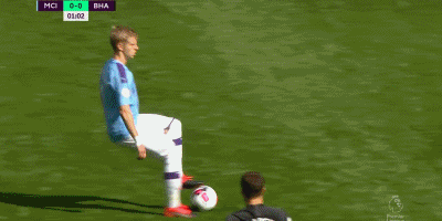 前锋突破造点，射门造成点球机会