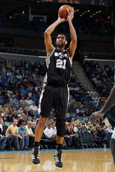 埃利奥特晒内马尔与梅西的球星卡，并配上了GOAT的emoji（埃利奥特晒出梅西与内马尔球星卡，配上'GOAT'表情符号）