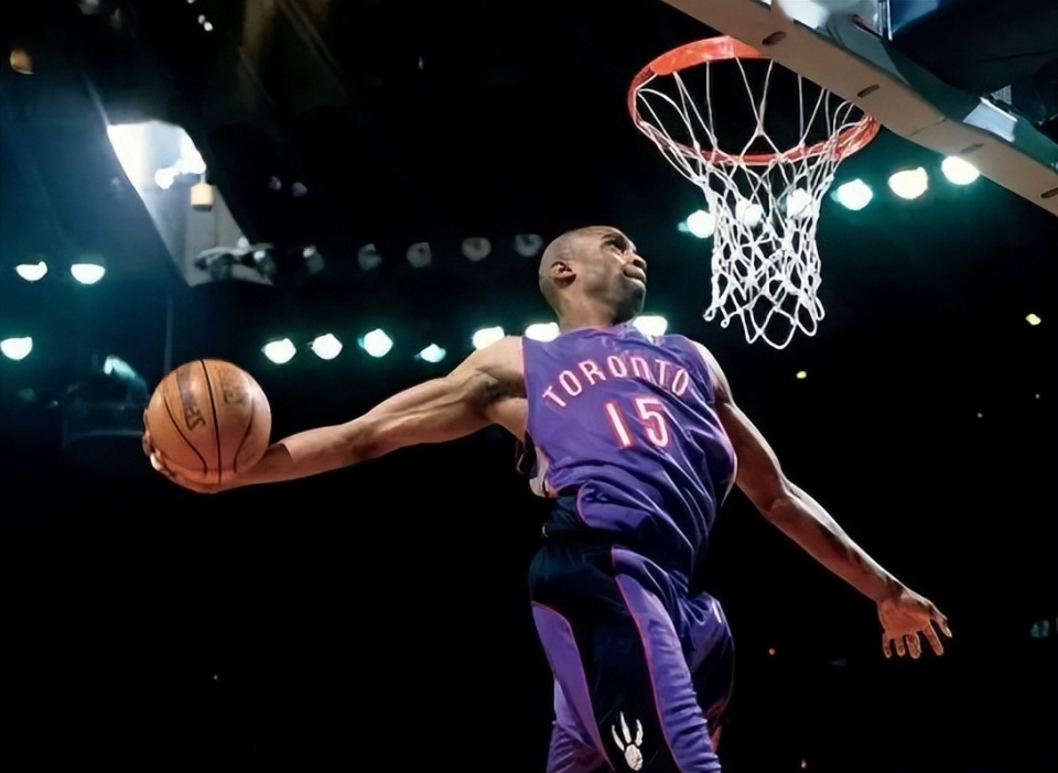 詹姆斯关键助攻锁定胜利（詹姆斯送出致胜助攻）