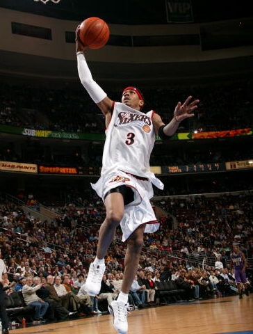 欧文快攻压哨上篮，全场沸腾（欧文压哨快攻上篮引爆全场）