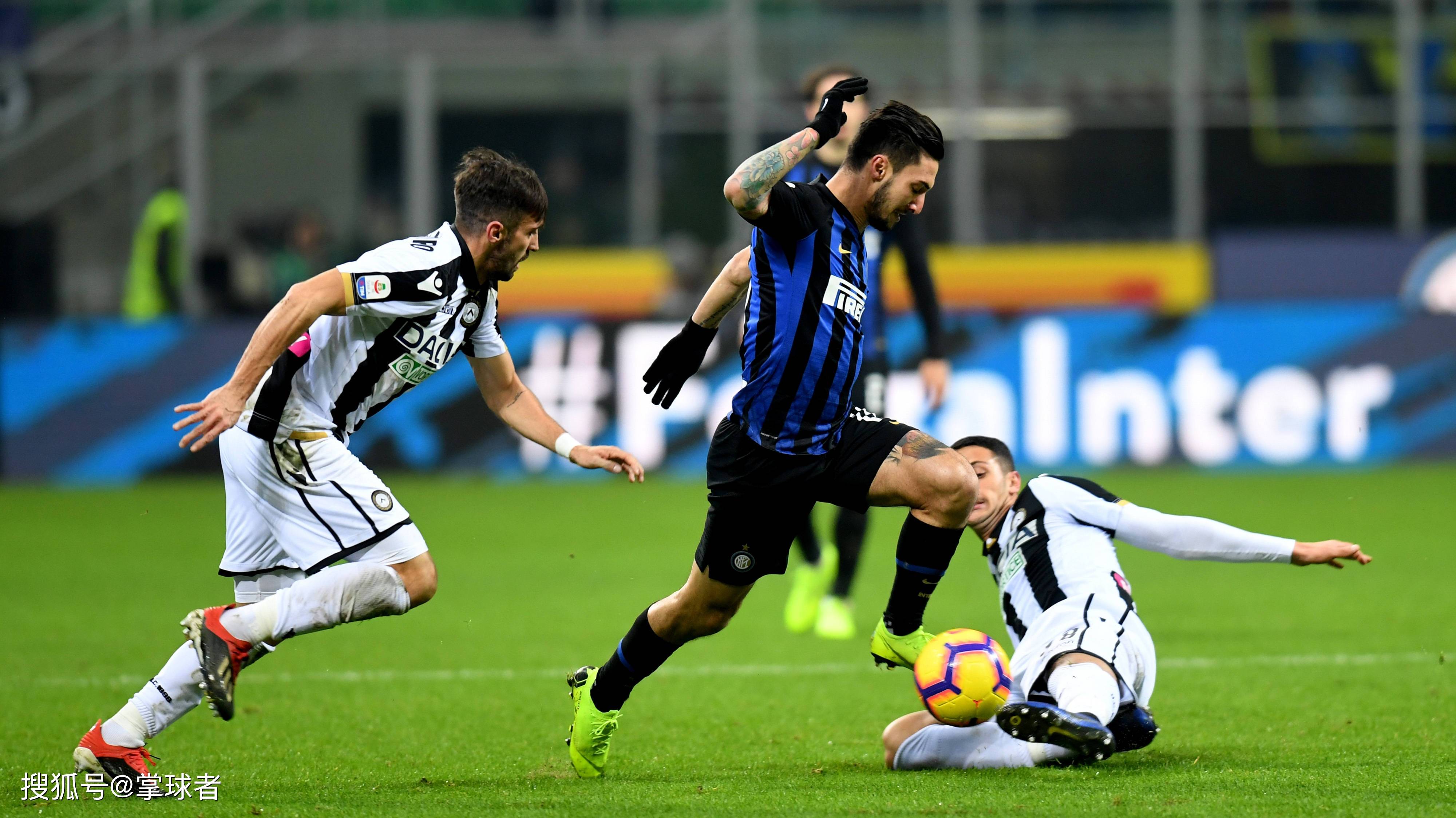 湖人官方发布：世界体操冠军能学会湖人啦啦队的舞蹈动作吗？（湖人官宣：体操世界冠军能否学会湖人啦啦队的舞步？）