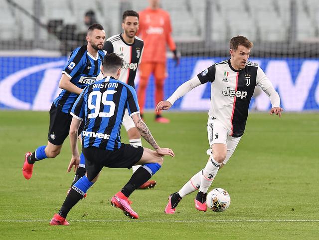 科尔谈巴特勒重摔在地：他说全身都疼，但他接管了比赛（科尔：巴特勒重摔后称全身疼痛，却仍接管比赛）