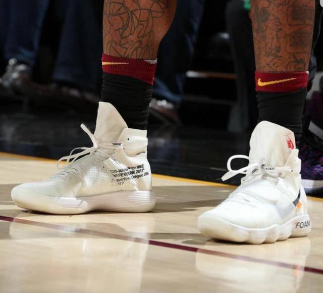 意甲第14轮裁判：拉潘纳吹那不勒斯vs尤文，迪贝洛吹国米vs科莫（意甲第14轮裁判公布：拉潘纳主哨那不勒斯战尤文，迪贝洛主哨国米战科莫）