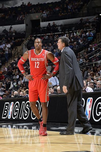 翻新太贵，维罗纳市长托马西提出把维罗纳现主场直接拆除再重建（因翻新成本过高，维罗纳市长托马西建议拆除现有主场并重建）